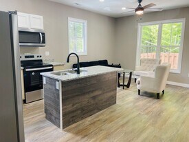 900 Adams Rd, Unit A in Williamsburg, VA - Building Photo