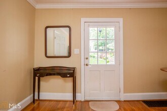 656 Timm Valley Rd NE in Atlanta, GA - Foto de edificio - Building Photo
