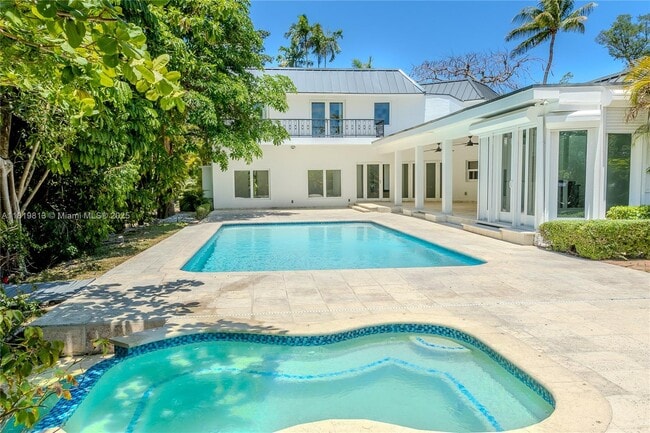 6540 SW 135th Ter in Pinecrest, FL - Building Photo - Building Photo