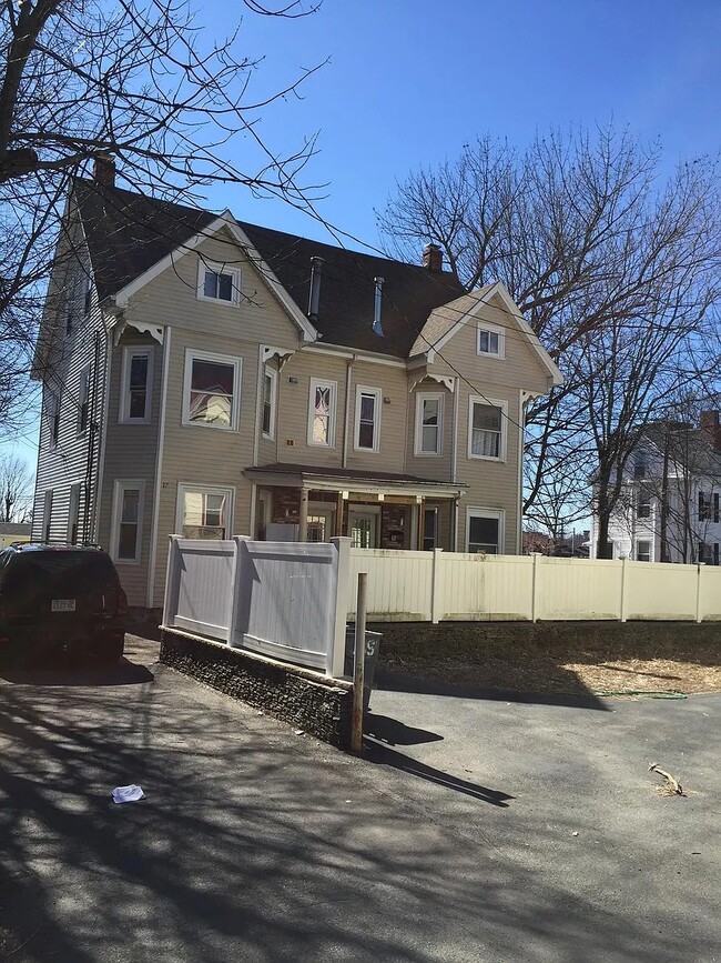 17 Stratton Ter, Unit 2