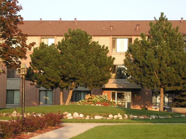 Riverwood Court Apartments