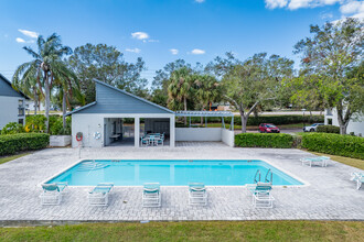 Shadow Lakes Condominiums in Largo, FL - Building Photo - Building Photo