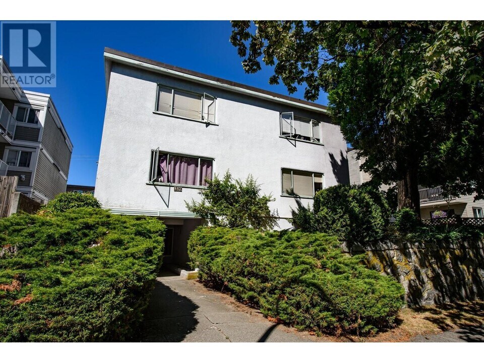 1339-1339 W 71st Ave in Vancouver, BC - Building Photo