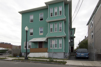 162 Sawyer St in New Bedford, MA - Building Photo - Building Photo