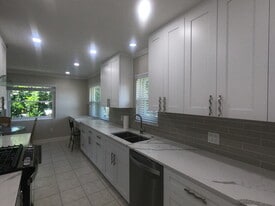 10036 63rd Ave N in St. Petersburg, FL - Building Photo