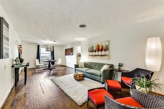 8539 Bretshire Dr in Dallas, TX - Building Photo - Building Photo
