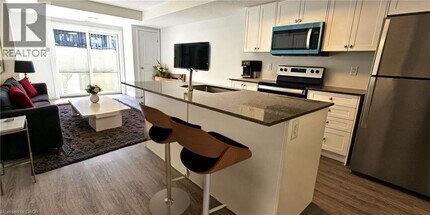 410 Northfield Dr W in Waterloo, ON - Building Photo - Building Photo