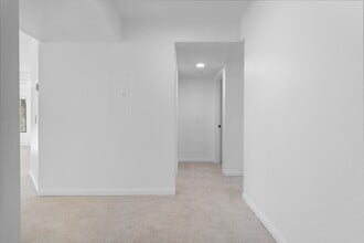 35200 Cathedral Canyon Dr in Cathedral City, CA - Foto de edificio - Building Photo