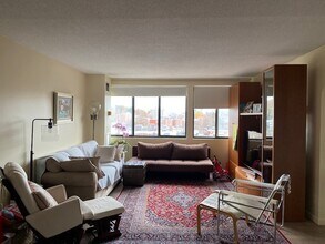 1731 Beacon St, Unit 711 in Brookline, MA - Building Photo - Building Photo