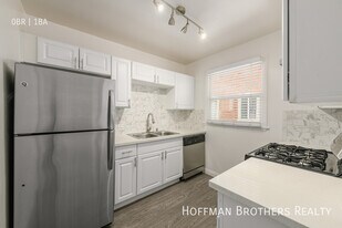 2001 Beachwood Dr in Los Angeles, CA - Building Photo