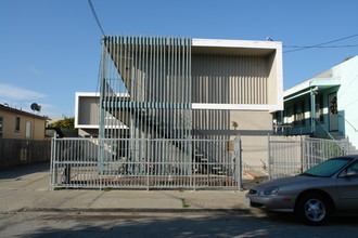 669 Masson Ave in San Bruno, CA - Foto de edificio - Building Photo