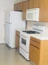 2235 W Lark Ave in Visalia, CA - Building Photo - Building Photo