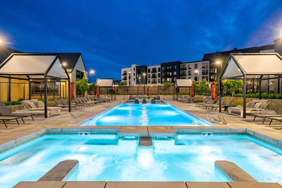 NOVEL Daybreak by Crescent Communities in South Jordan, UT - Foto de edificio