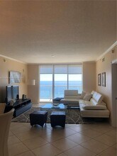 16699 Collins Ave, Unit 1904 in Sunny Isles Beach, FL - Foto de edificio - Building Photo