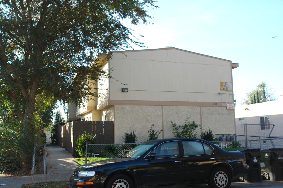 11218 Emelita St in North Hollywood, CA - Building Photo