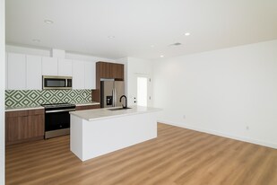 6250 Stewart St in San Diego, CA - Building Photo