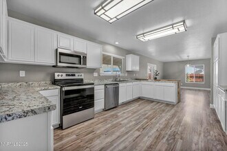 17391 Crystal Canyon Blvd in Reno, NV - Building Photo - Building Photo