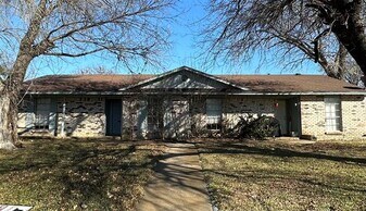 1108 Yukon Dr in Garland, TX - Building Photo