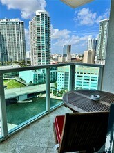 31 SE 5th St, Unit 2207 in Miami, FL - Building Photo - Building Photo