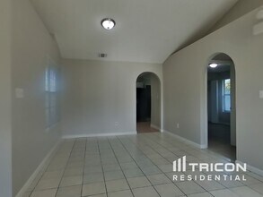 7827 Pepper Cir E in Jacksonville, FL - Building Photo - Building Photo