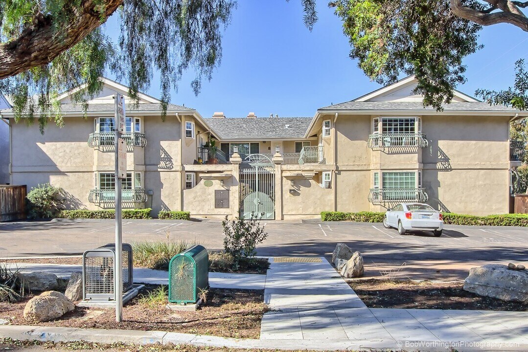 4090 Falcon St in San Diego, CA - Building Photo