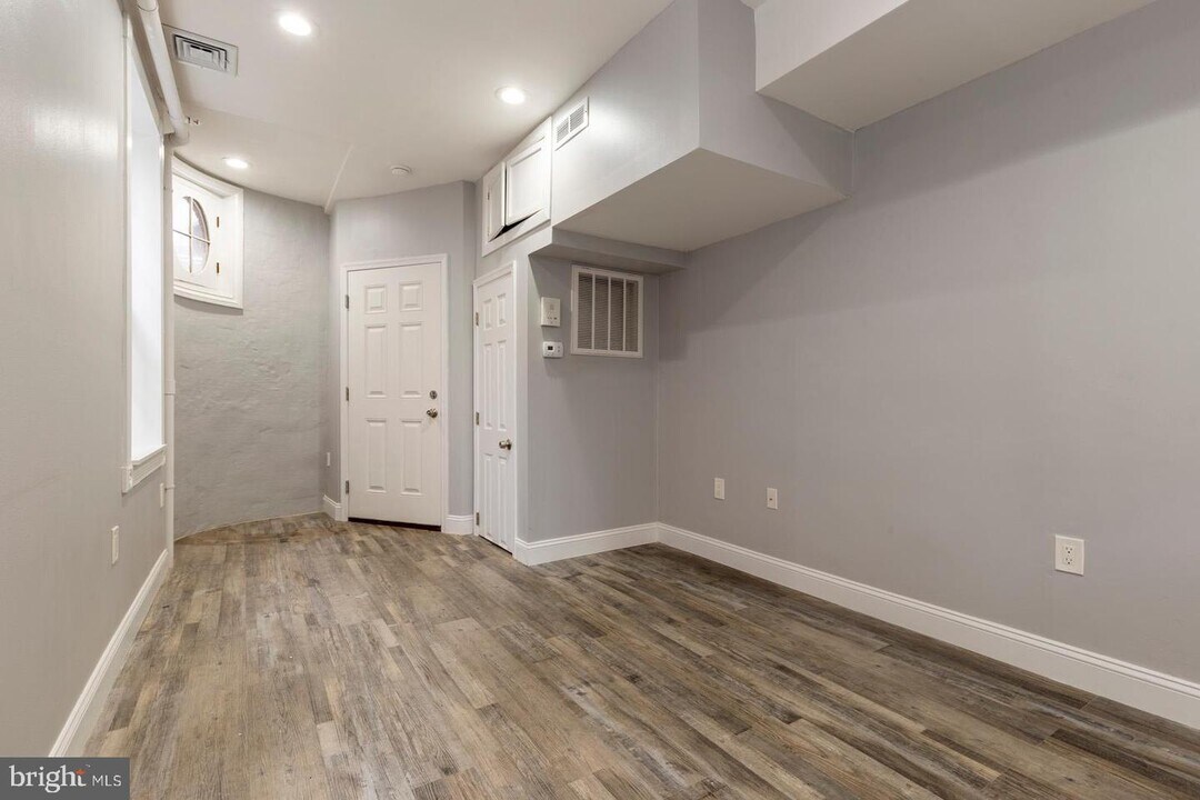 927 Clinton St-Unit -2R in Philadelphia, PA - Building Photo