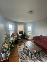 11 Houghton St in Somerville, MA - Building Photo - Building Photo