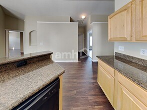 5834 Tanagerlake Rd in Lithia, FL - Foto de edificio - Building Photo