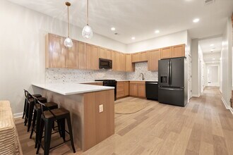 825 E Chestnut St in Louisville, KY - Building Photo - Building Photo