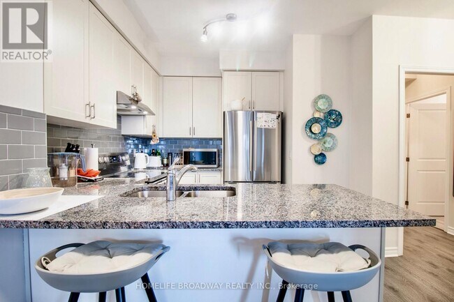 9255 Jane St in Vaughan, ON - Building Photo - Building Photo