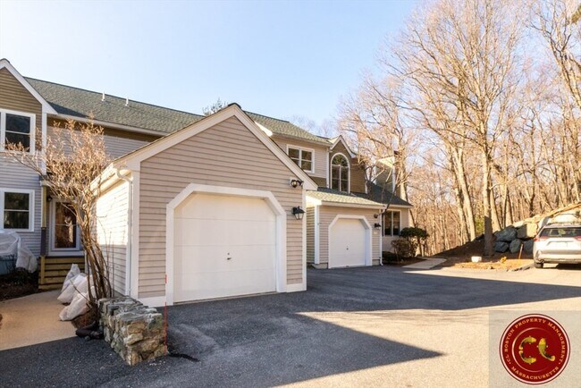 184 Bishops Forest Dr in Waltham, MA - Building Photo - Building Photo