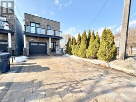 574B Pharmacy Ave in Toronto, ON - Building Photo