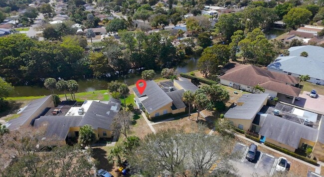 202 Sparrow Dr in Royal Palm Beach, FL - Building Photo - Building Photo