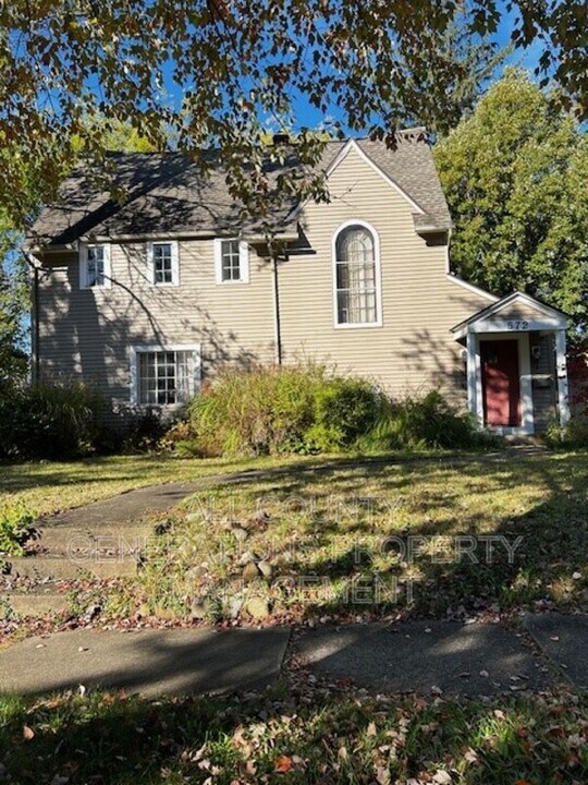 572 Sunset View Dr in Akron, OH - Building Photo