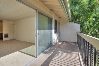 5518 Armitos Ave, Unit 86 in Goleta, CA - Foto de edificio - Building Photo