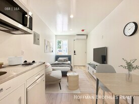 11955 Rochester Ave in Los Angeles, CA - Building Photo