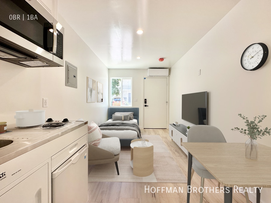 11955 Rochester Ave in Los Angeles, CA - Building Photo