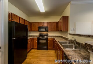 311 Lowell St, Unit 2217 in Andover, MA - Building Photo - Building Photo