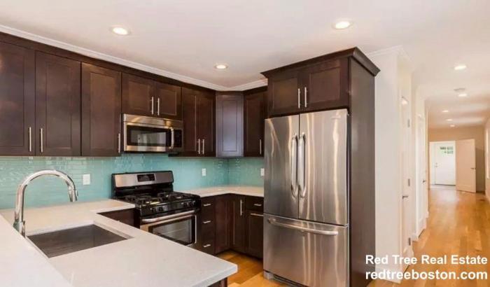 27 1st St in Medford, MA - Building Photo