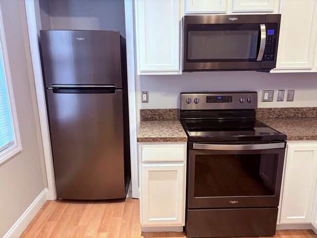 9 Ames St, Unit 3 in Worcester, MA - Foto de edificio - Building Photo