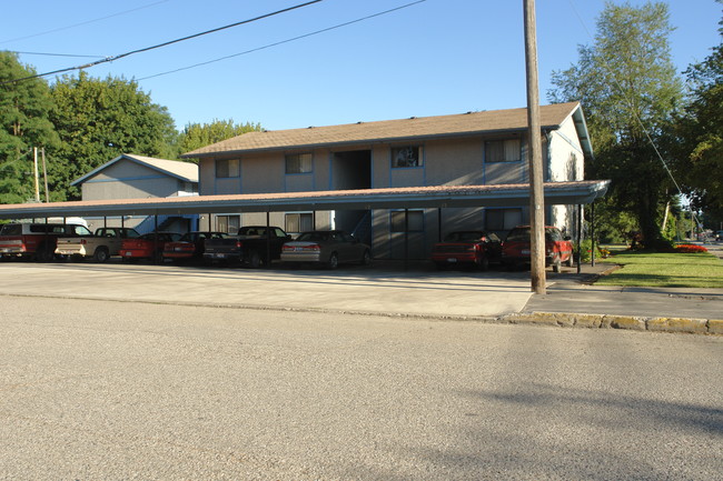 620 Main St in Sandpoint, ID - Foto de edificio - Building Photo