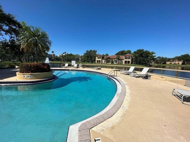 4855 Via Palm Lakes in West Palm Beach, FL - Building Photo - Building Photo