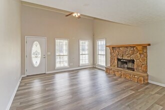 172 Laurel Hill Dr in Prattville, AL - Foto de edificio - Building Photo
