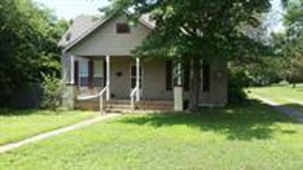 534 S College Ave in Tahlequah, OK - Building Photo