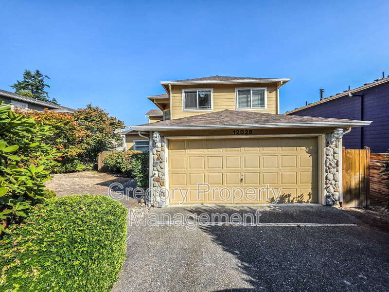 12026 89th Pl NE in Kirkland, WA - Building Photo