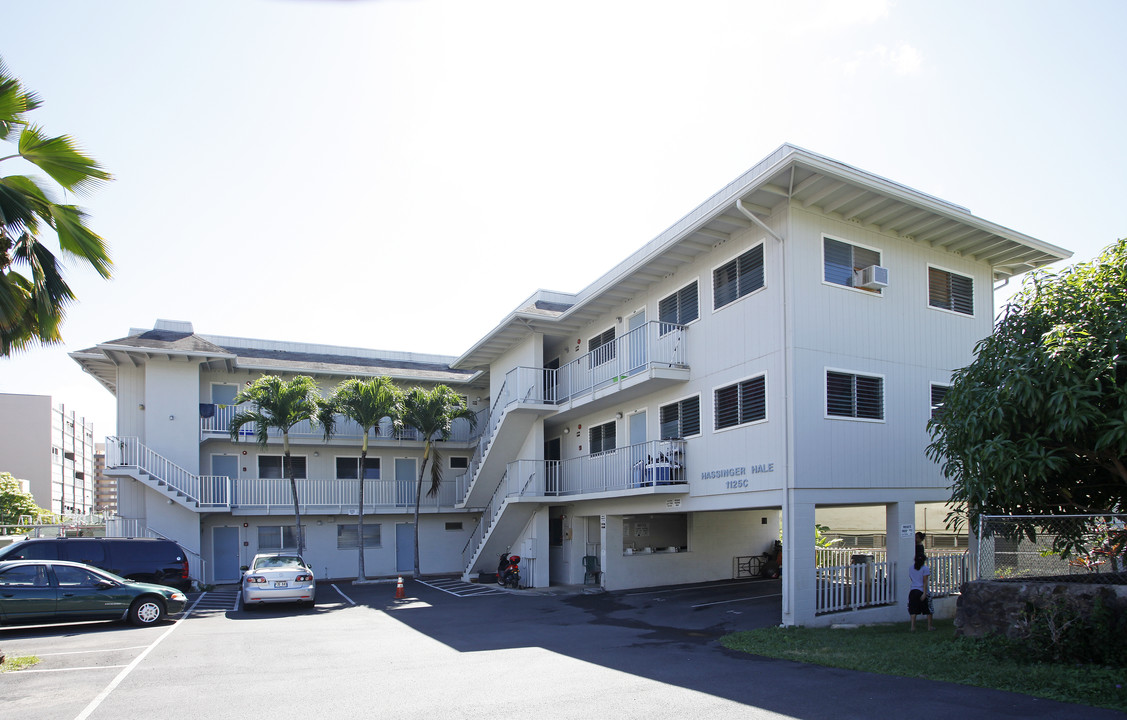 Hassinger Hale in Honolulu, HI - Building Photo