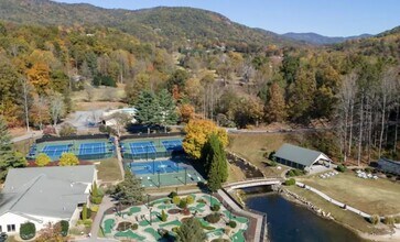 160 Whitney Blvd in Lake Lure, NC - Building Photo - Building Photo