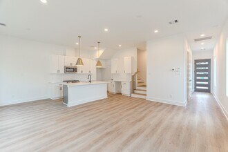 7628 Inwood Hls Ln in Houston, TX - Building Photo - Building Photo