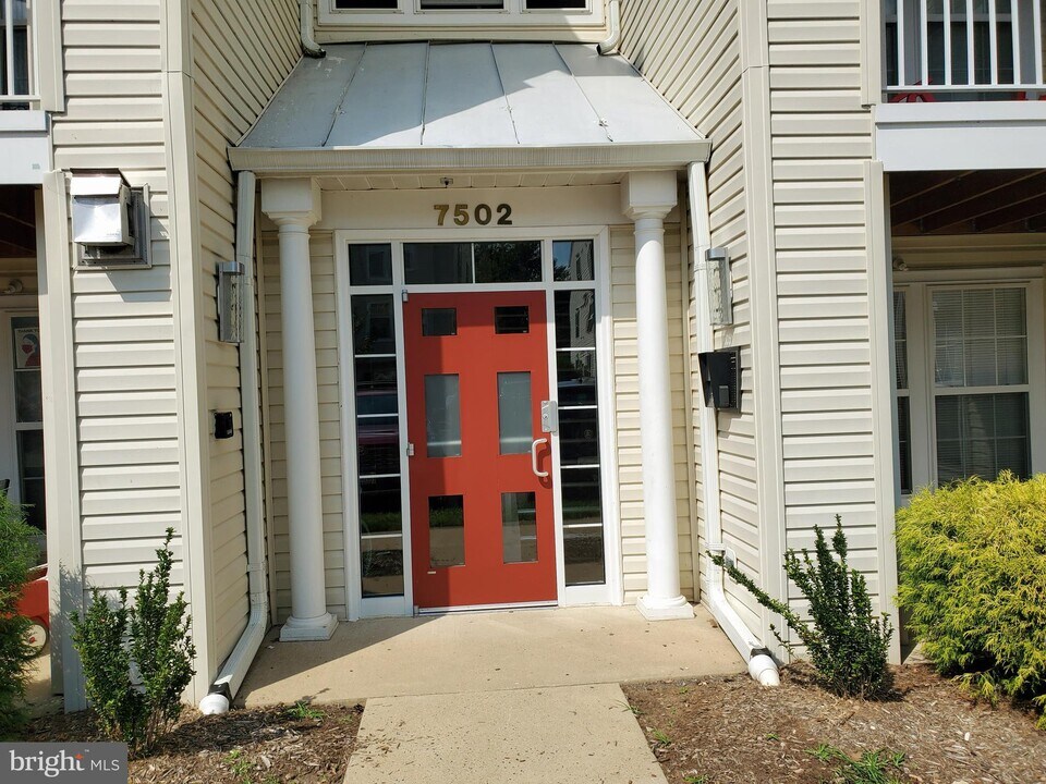 7502 Calderon Ct in Alexandria, VA - Building Photo