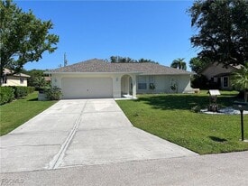 2123 SE 8th St in Cape Coral, FL - Building Photo